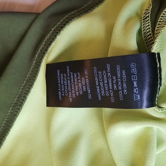 Badgley Mischka Green V-Neck Sleeveless Shirt - Picture 9 of 11